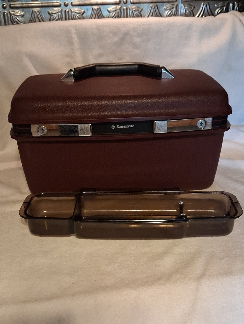 Samsonite Maroon Hard Shell Train Case with Smoky Tray And Mirror